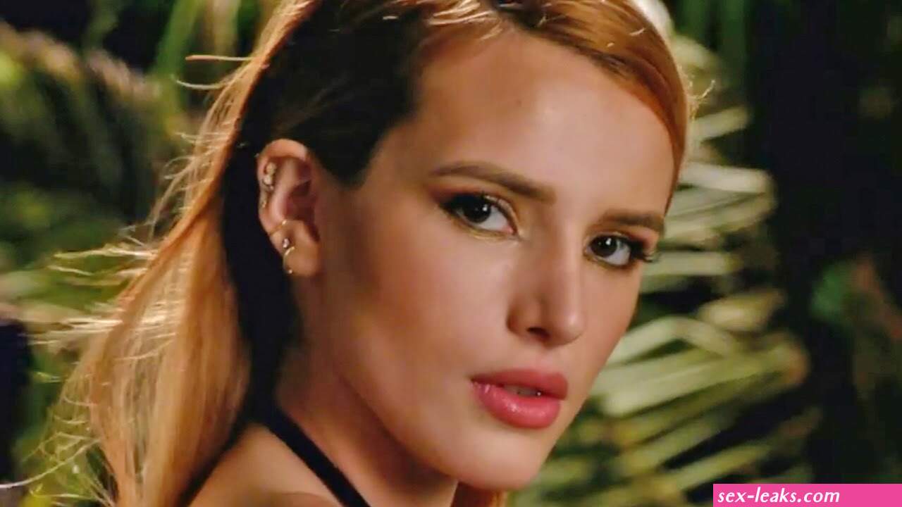 Bella Thorne Shows Off Her Sexy Tits Sex Leaks