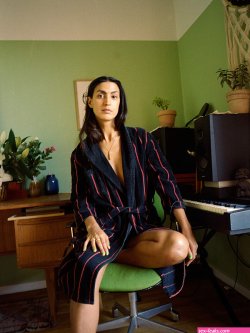 https://wanderlust.care/ava-max/gallery.html