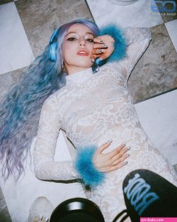 https://wanderlust.care/ava-max/gallery.html