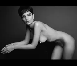 actors show booms nipples pucs