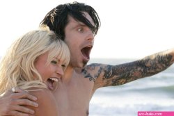 actors show booms nipples pucs