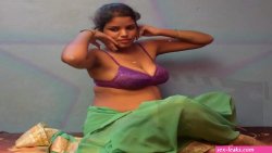 boudi saree without blouse nipple pic