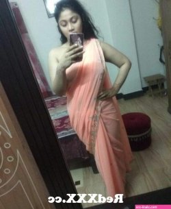 boudi saree without blouse nipple pic