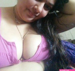 boudi saree without blouse nipple pic