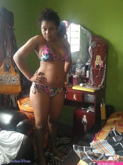download photo of wema akiwa uchi