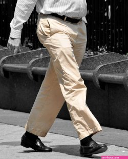 black gal with big hips but short pant xxx