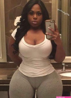 black gal with big hips but short pant xxx