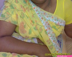 aunty pavada lifted photos