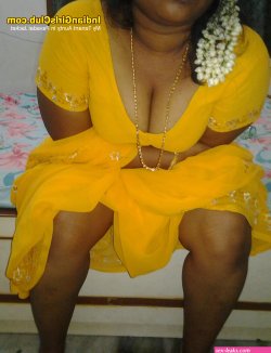 aunty pavada lifted photos