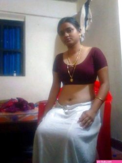 aunty pavada lifted photos