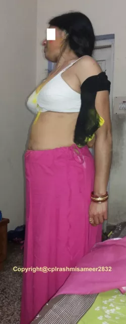 aunty pavada lifted photos