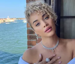 jasmine sanders flaunts her sexy legs in los angeles