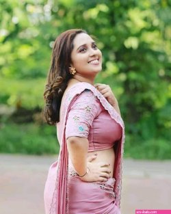 real life aunty saree side boobs twitter