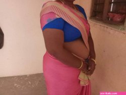 real life aunty saree side boobs twitter