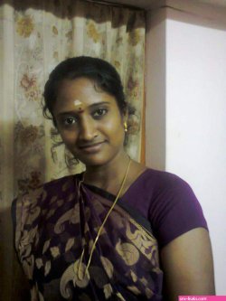 real life aunty saree side boobs twitter