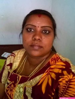 real life aunty saree side boobs twitter