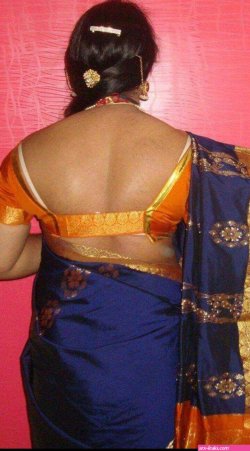 anty sex saree back side