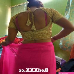 anty sex saree back side