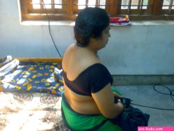 anty sex saree back side