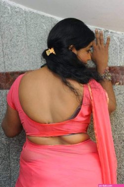 anty sex saree back side