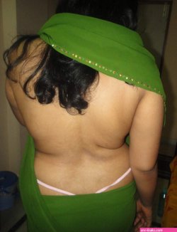 anty sex saree back side