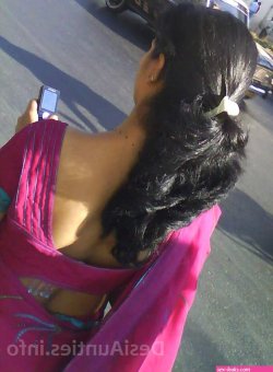 anty sex saree back side