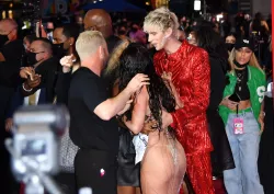 charli xcx flaunts her sexy legs and butt at the 2021 mtv video music awards
