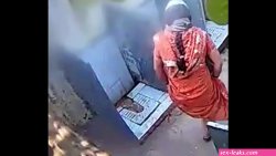 Desi bhabhi pissing in open toilet video