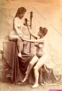Erotica nu femmes nues. Circa 1900. Ensemble dune di