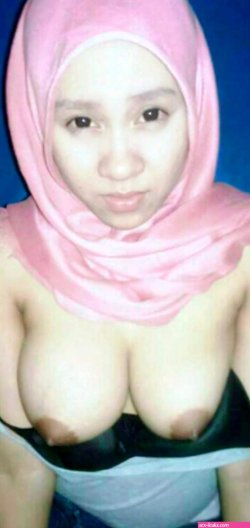 Tante jilbab bugil