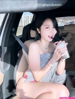 Korean Girl Naked Inside Car