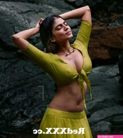 Gaon ki gori... Malavika ??? from desi gaon ki larki ki choud Post