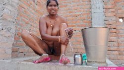 Indian Aunty Bathing And Fingering Her Pussy free Ebony porno video Jun 8 2023