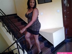 Mbarara Porn Photos of Horny Sugar Mummy Spreading Pussy -