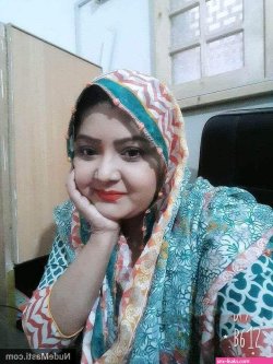 Big boobs Muslim aunty and her nude pics in this erotic Indian gallery