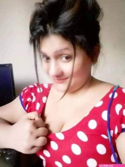 Cute looking Desi married wife nude photos