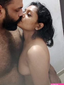 Sexy Desi Married Bhabi Nude Pics