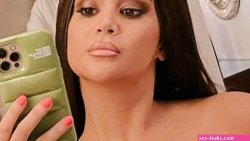 Maren Morris shows off curves in skintight nude dress after clapping back at mom