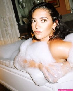 Paige Spiranac rival Hannah Leiner goes totally naked in bath as she barely cove