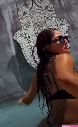 IG Live Nip Slip from Model in Pool on Vacation