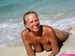 Tanned GILF wife Dayana