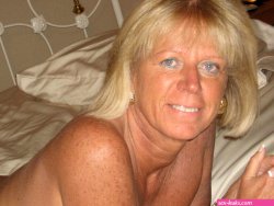 Tanned GILF wife Dayana