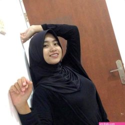 Sotwe jilbab colmek