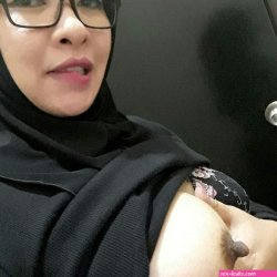 Sotwe jilbab colmek