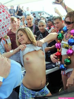 Titties at concerts