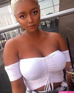 Underwear Model and actress Lehakoe Leseli Lengolo Rocks in new pictures News365