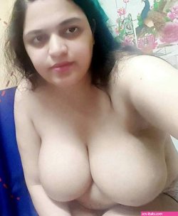 Busty Muslim Bhabhi Shehnaaz Ke Nude Selfies Indian Nude Girls