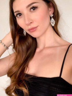 Goddess Eva De Vil Domme Addiction Daily Fix: Friday June 18th 2021