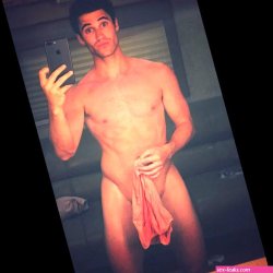 16 of the Best Responses to Darren Crisss EXTRA THIRSTY Naked Selfie