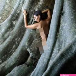WNA Rusia yang Foto Bugil di Pohon Keramat Kayu Putih Bali Akhirnya Dideportasi